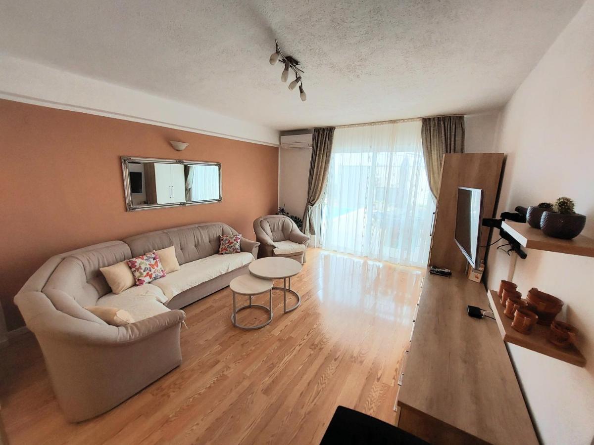 Apartment With Private Pool "Patricia" Makarska Extérieur photo