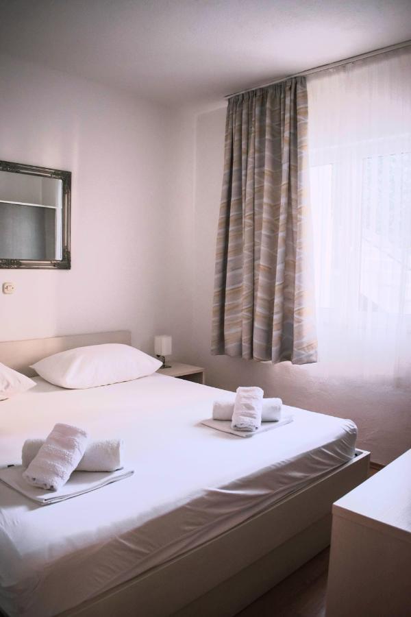 Apartment With Private Pool "Patricia" Makarska Extérieur photo