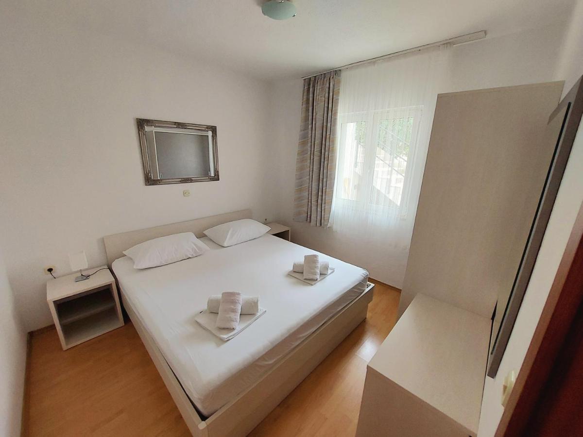 Apartment With Private Pool "Patricia" Makarska Extérieur photo