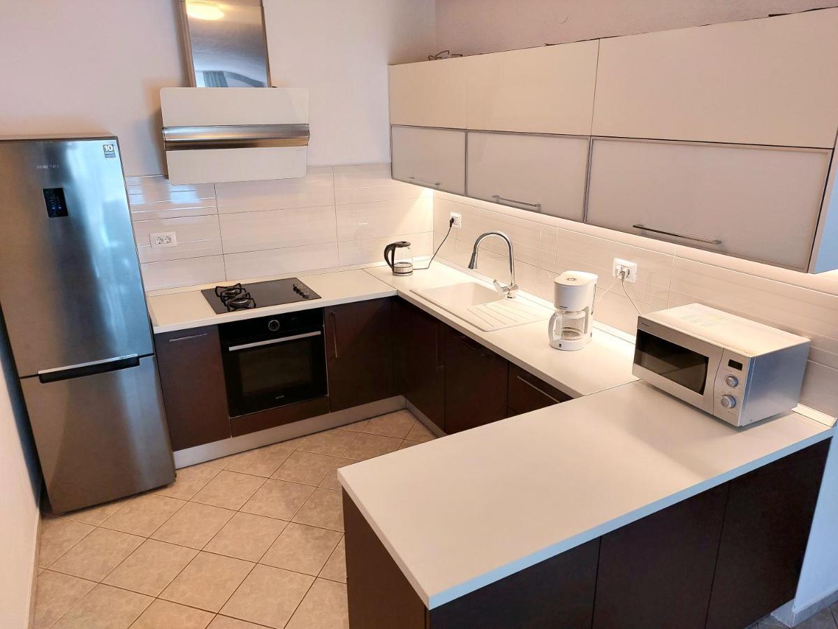 Apartment With Private Pool "Patricia" Makarska Extérieur photo