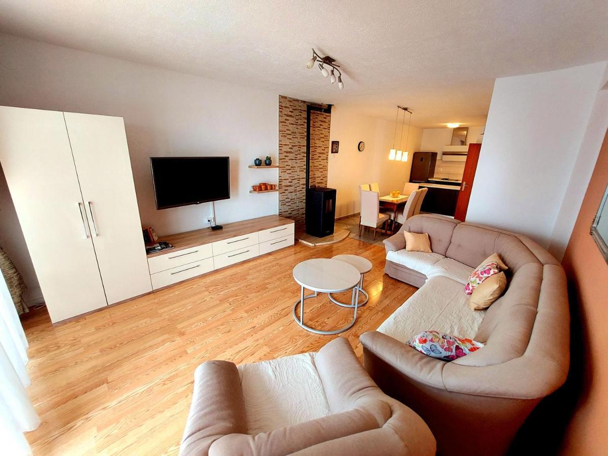 Apartment With Private Pool "Patricia" Makarska Extérieur photo
